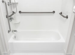 お風呂リフォームで手すりを取り付ける5つのポイント：安全と快適性を高める方法